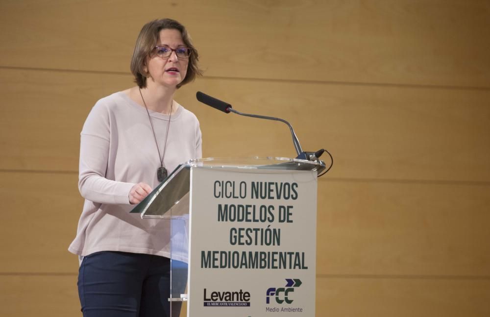 Conferencia de política ambiental de Elena Cebrián en el Club Mercantil