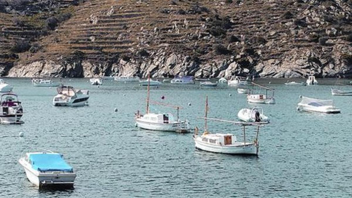Salón náutico en aguas dalinianas 8 Barcos anclados en Port Lligat, la semana pasada.