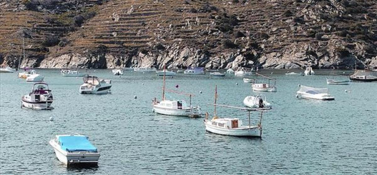 Saló nàutic en aigües dalinianes 8 Vaixells ancorats a Portlligat, la setmana passada. Saló nàutic en aigües dalinianes 8 Vaixells ancorats a Portlligat, la setmana passada.