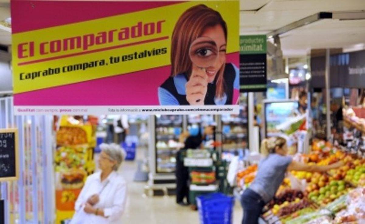 Un súper de Caprabo anuncia la iniciativa del Comparador. Un súper de Caprabo anuncia la iniciativa del Comparador.
