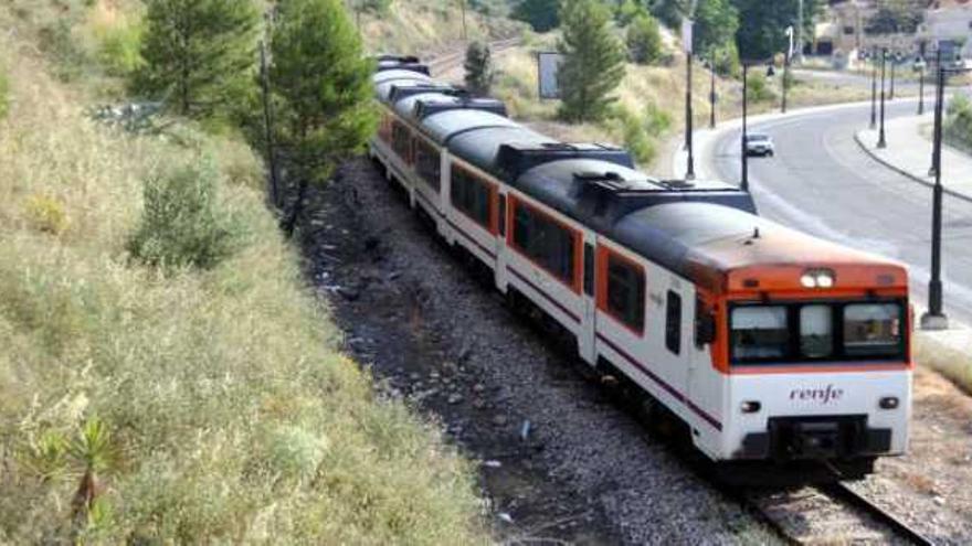 El tren Alcoy-Xàtiva-Valencia es el único servicio ferroviario en las comarcas del interior.