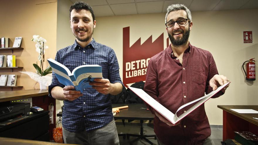 Cristóbal Cabeza y Felip Pineda, en la apertura de Detroit Llibres en 2017