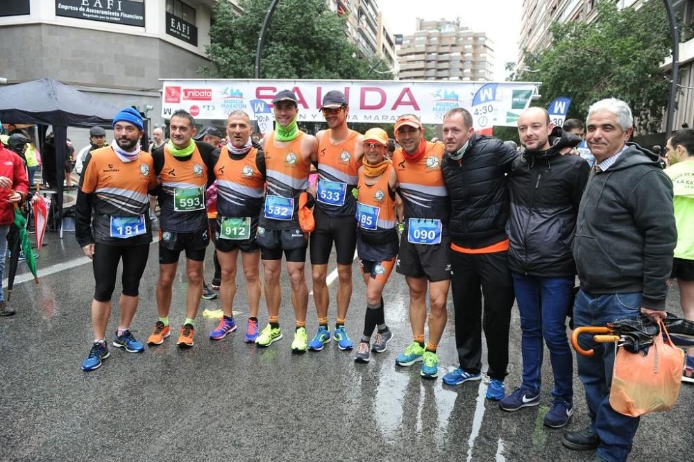 Ambiente y salida de la Maratón y Media Maratón de Murcia