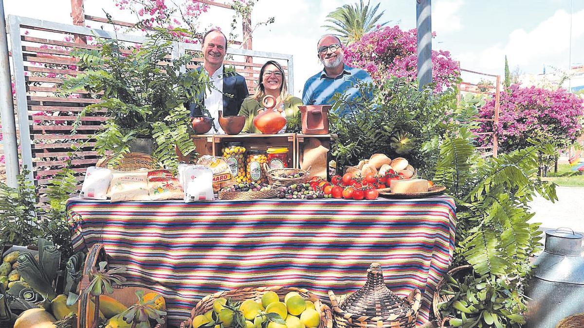 Por la izquierda, los alcaldes Óscar Hernández, Vanesa Martín y Francisco García, ayer.
