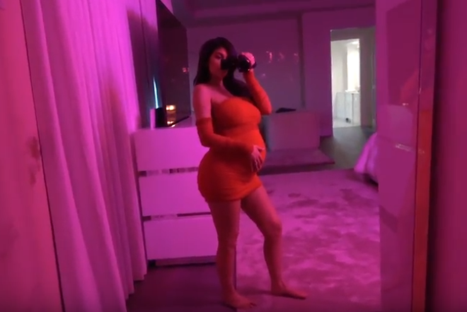 Kylie Jenner luce embarazo