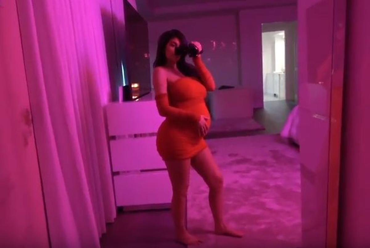 Kylie Jenner luce embarazo