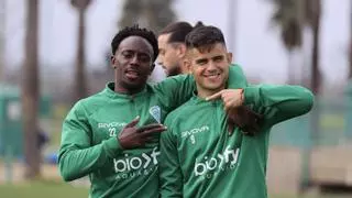 El Córdoba CF disfruta de su rol dominante: un retorno entre sonrisas