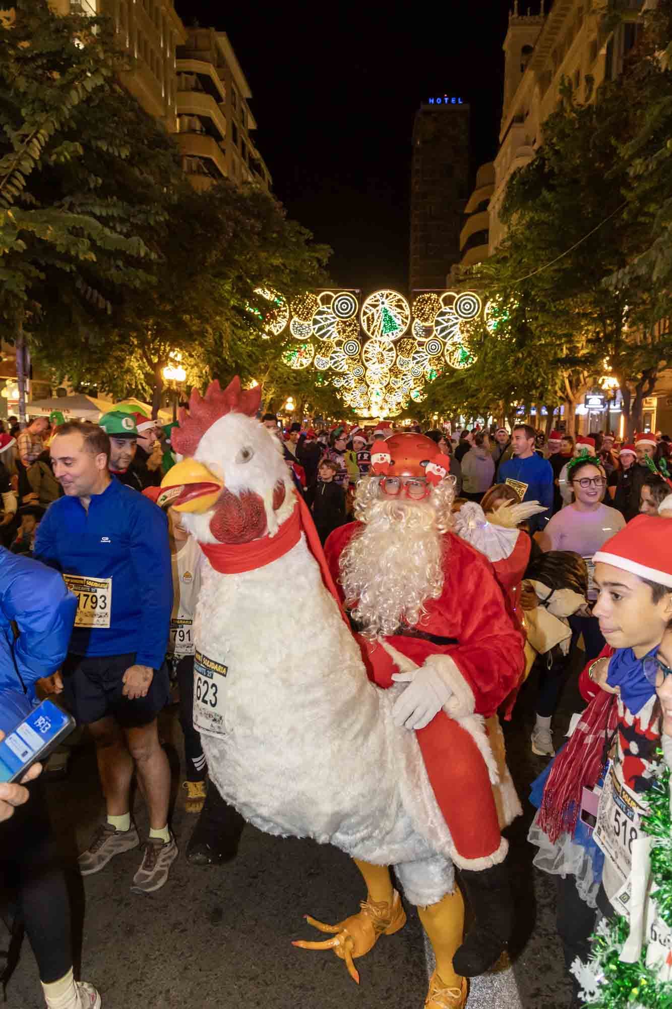 La San Silvestre de Alicante llena de colorido la ciudad
