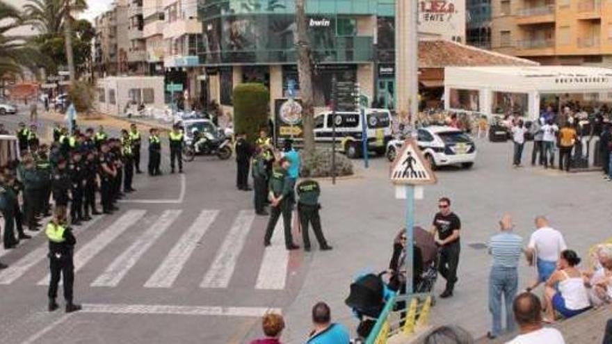 Policías denuncian multas y arrastre de coches  por una procesión no señalizada