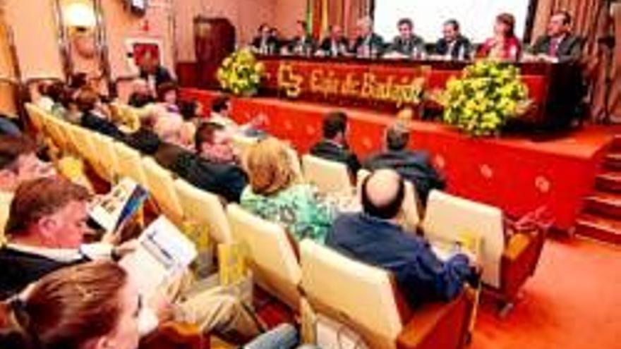 La asamblea de Caja Badajoz apoya el SIP Cajatres con el 88% de votos