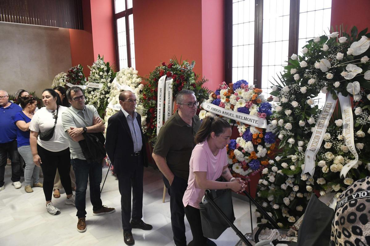 Las imágenes de la despedida a José Ballesta en la capilla ardiente instalada en el Salón de Plenos del Ayuntamiento de Murcia