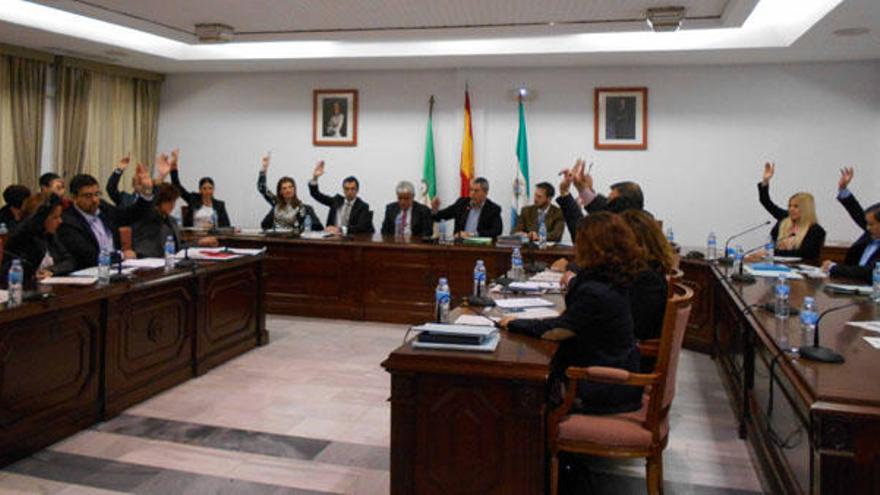 Imagen del pleno que aprobó la modificación del PGOU para salvar los chiringuitos.