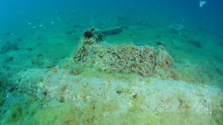 Hallan tres cañones del siglo XVI durante la limpieza submarina del puerto de Calp