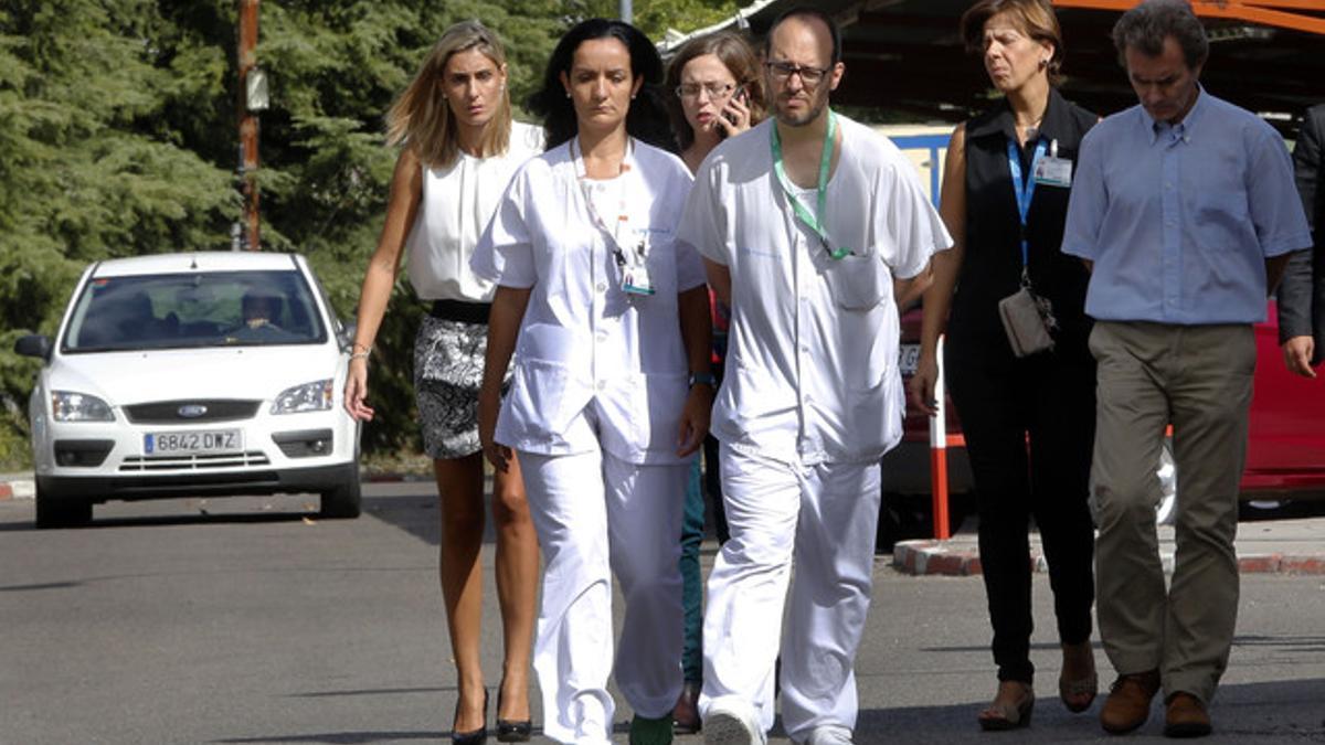 Yolanda Fuentes, subdirectora del Hospital Carlos III La Paz, y Fernando Simón, coordinador de Emergencias.