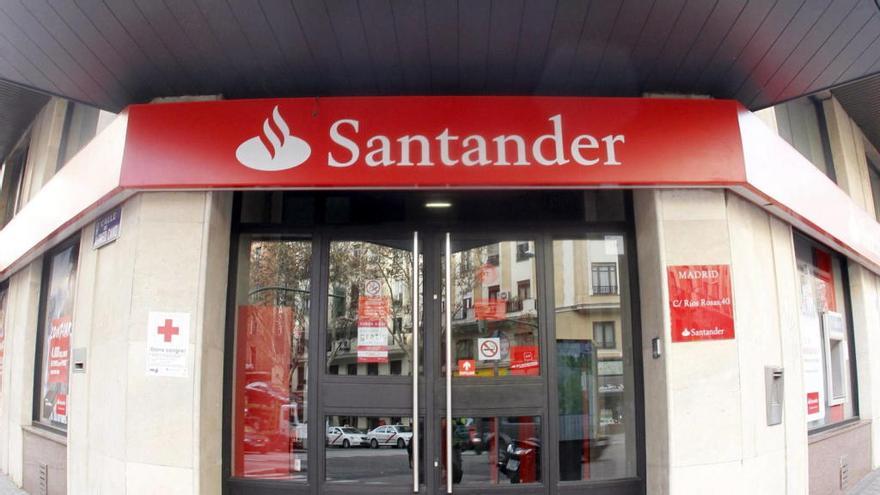 Banco Santander cierra 12 oficinas en Murcia y Valencia