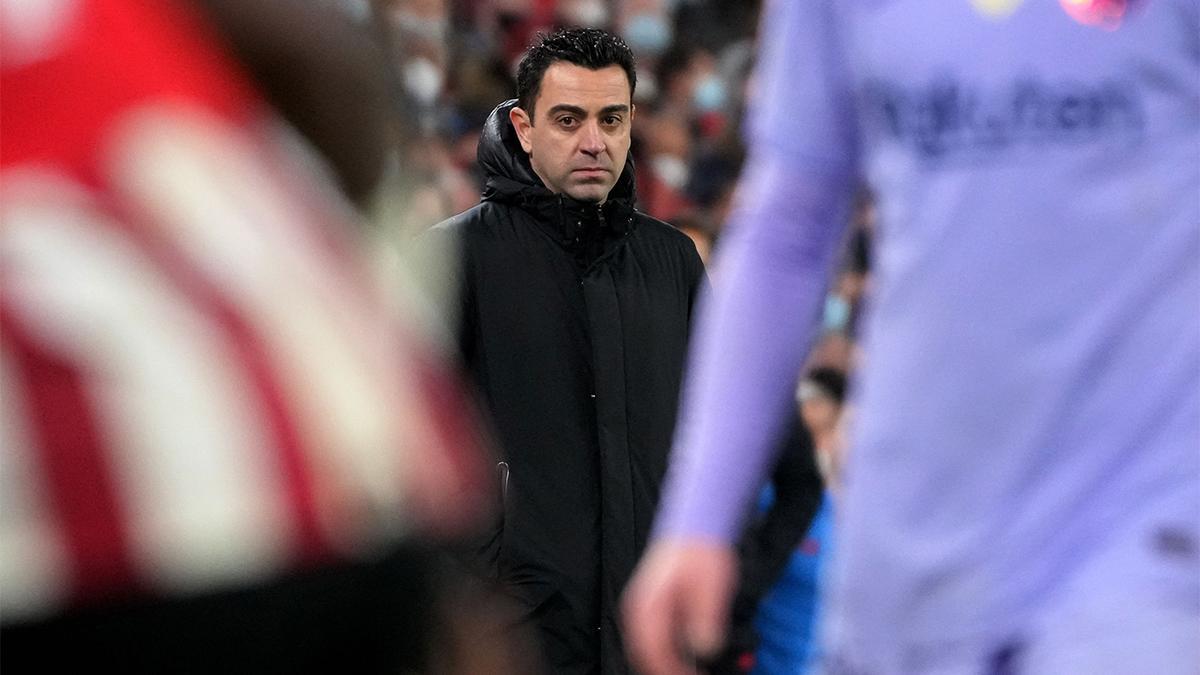 Xavi, durante el encuentro en San Mamés