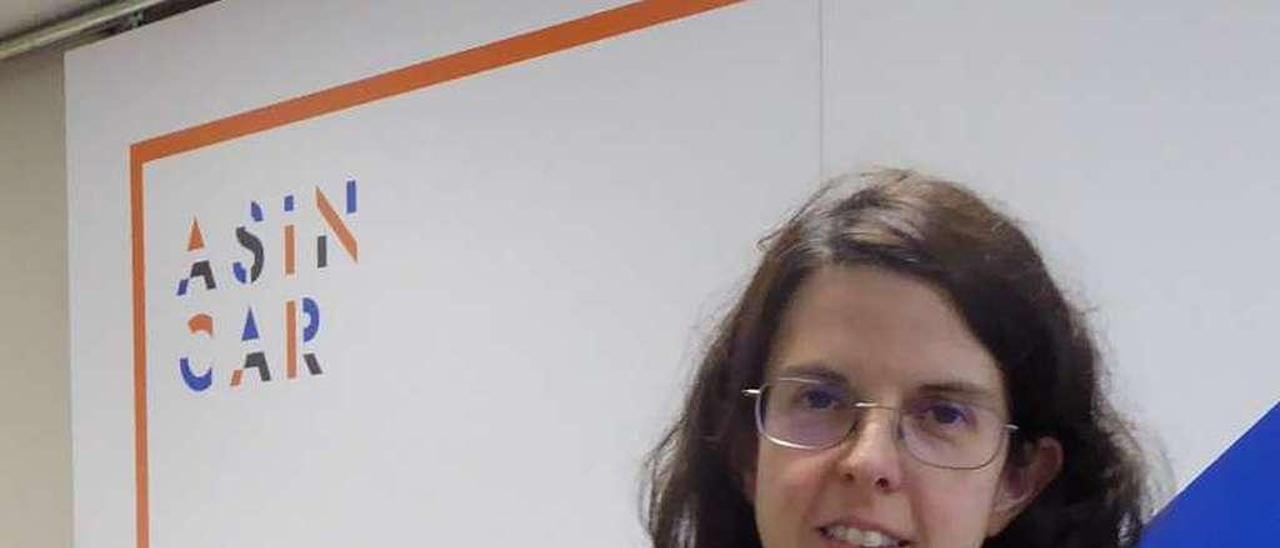 Jara Pérez-Jiménez, en la sede de Asincar, en Noreña.