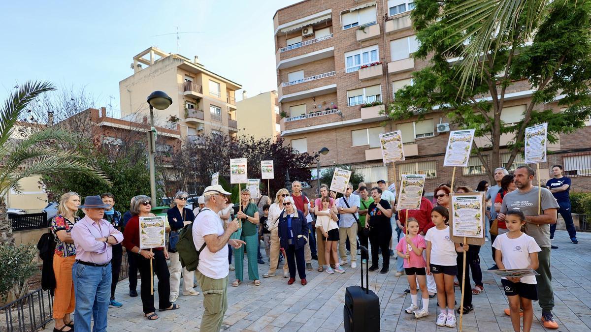 Vecinos de La Alberca se concentraron para pedir mejoras en la limpieza viaria.