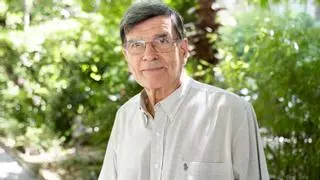 Miguel Ángel González, cura de Aldea Moret en Cáceres: "El papa León XIV tiene un historial ante el que hay que quitarse el sombrero"