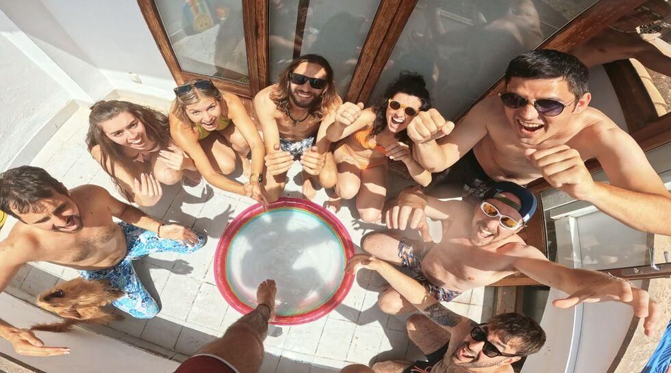 Las imágenes del videoclip de Xanguito contra la masificación turística