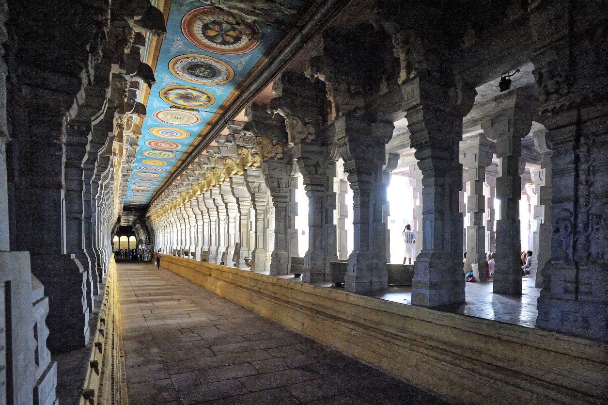 Imagen del corredor más largo del templo de Ramanathaswamy en la isla de Rameswaram.