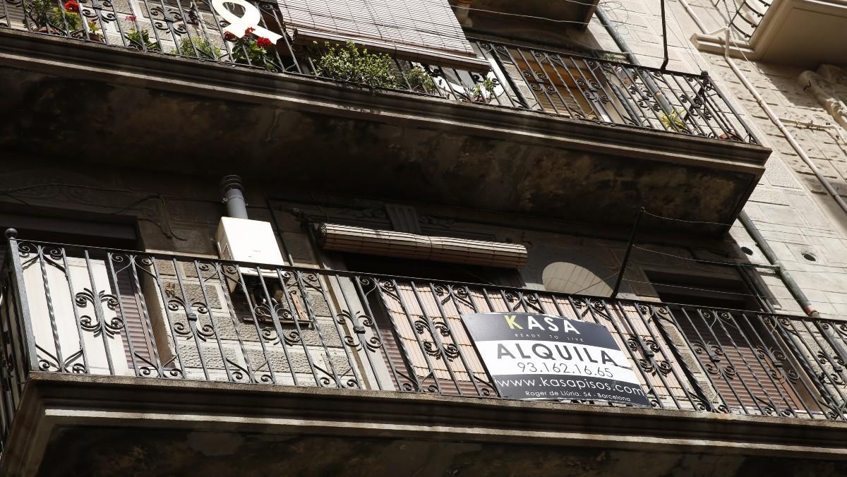 Anuncio de un piso en alquiler en Barcelona.