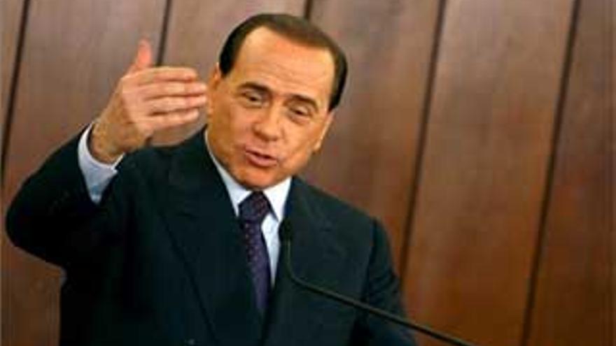 Berlusconi es investigado por corrupción