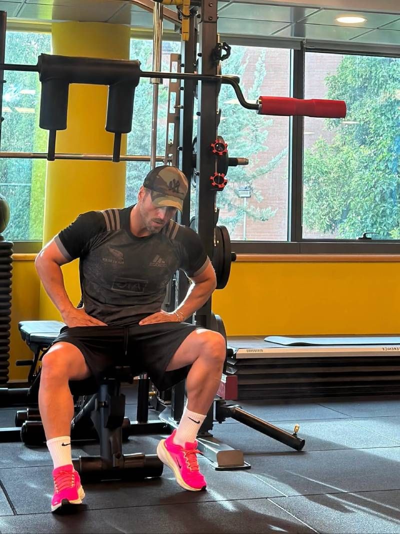 David Bustamante es todo un profesional en el gimnasio