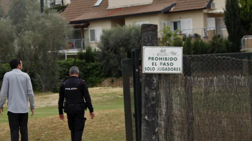 Investigadores, hoy en la vivienda de Altorreal.