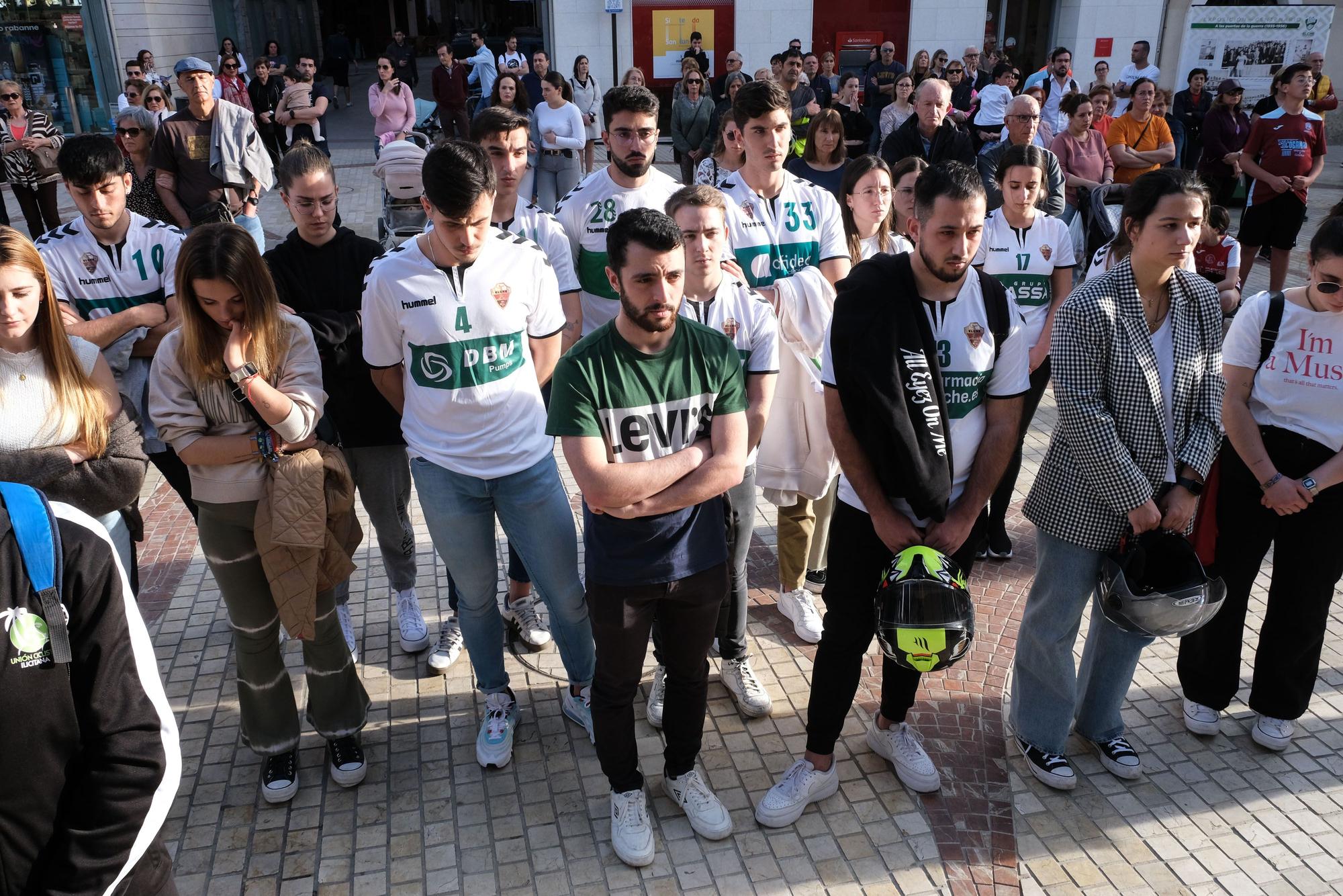 Elche rinde homenaje al joven fallecido en la Media Maratón