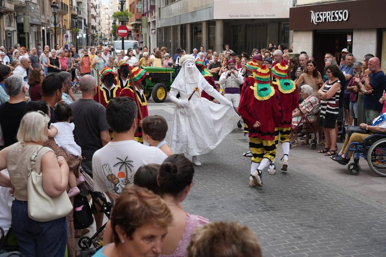 Castelló recibe con honores al Santísimo en la procesión del Corpus Christi