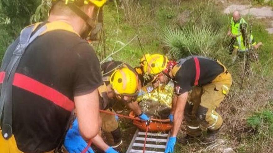 Un motorista de 71 años muere tras salirse de la carretera y caer por un barranco en Pedreguer