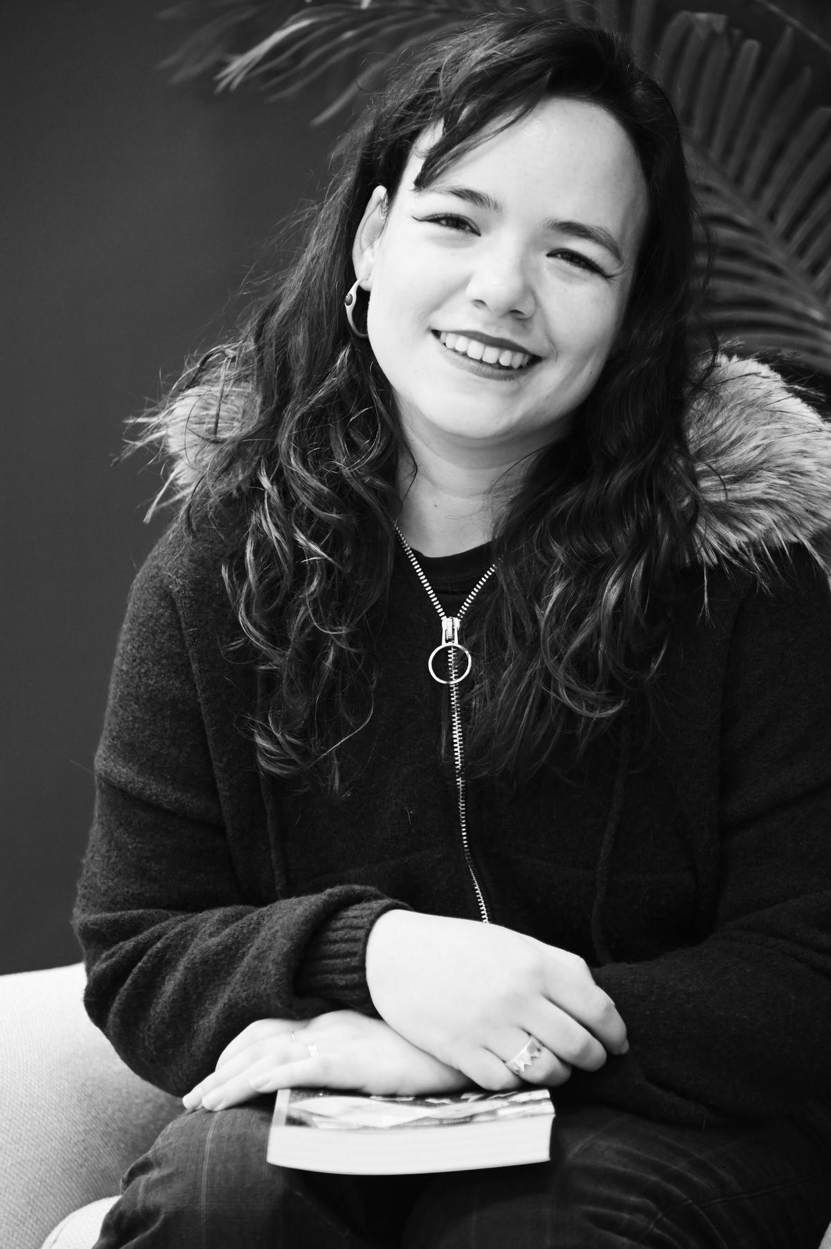 La autora castellonense visitó la redacción de 'Mediterráneo' para hablar de su trayectoria y de su último libro.