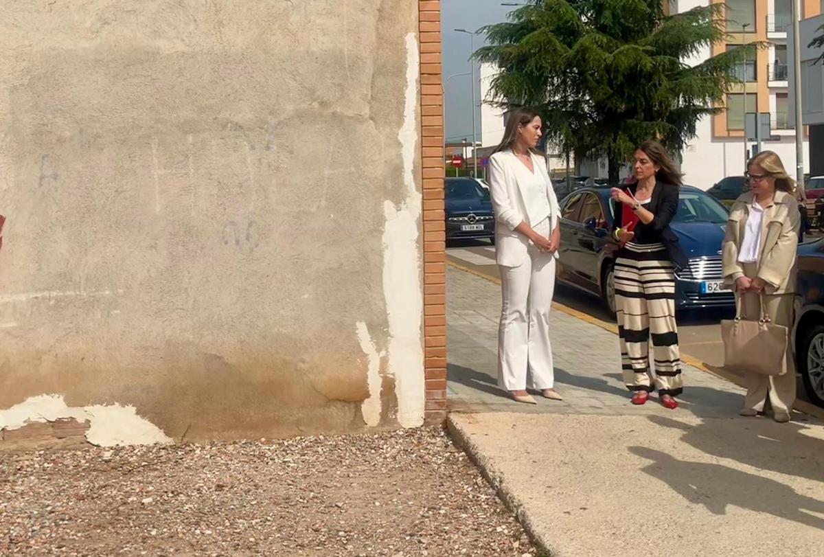 La consellera anunció la adquisición de un solar colindante con una inversión prevista de unos 60.000 euros para ampliar la sede judicial de Nules.