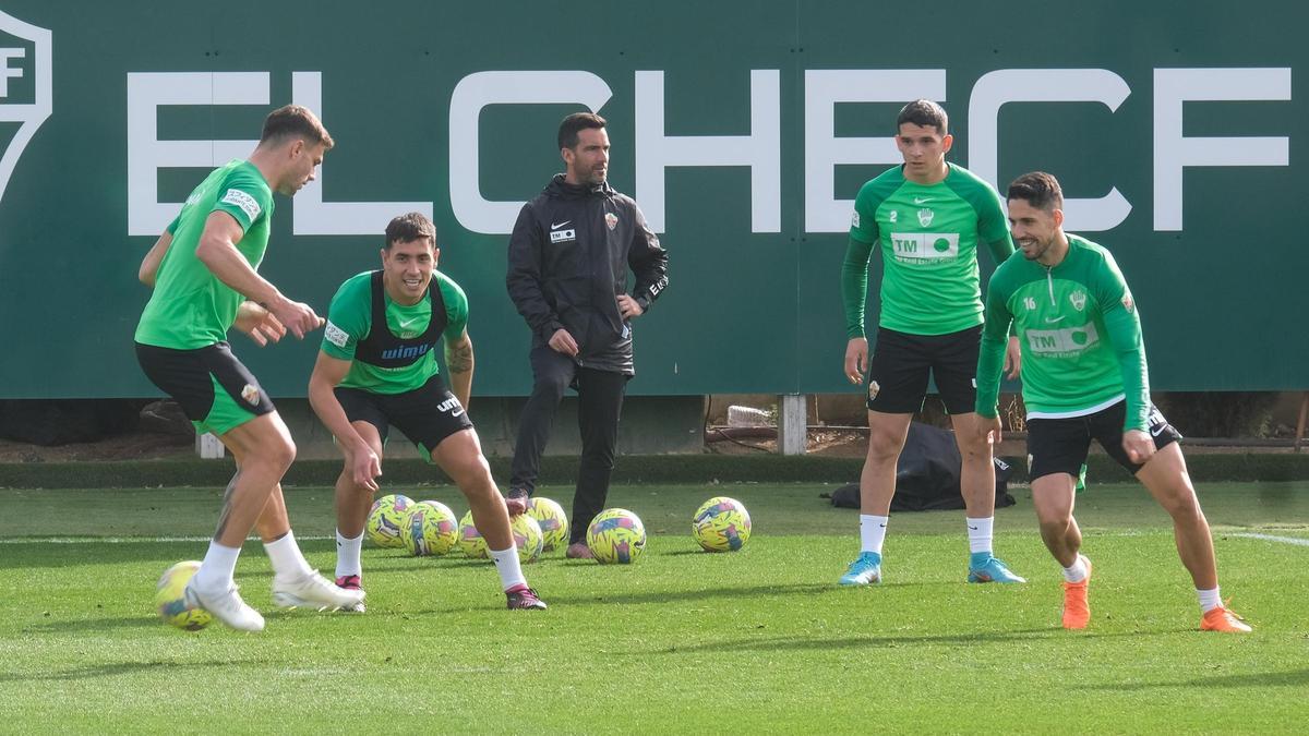 La plantilla del Elche disfruta de un día feliz en su jornada de descanso