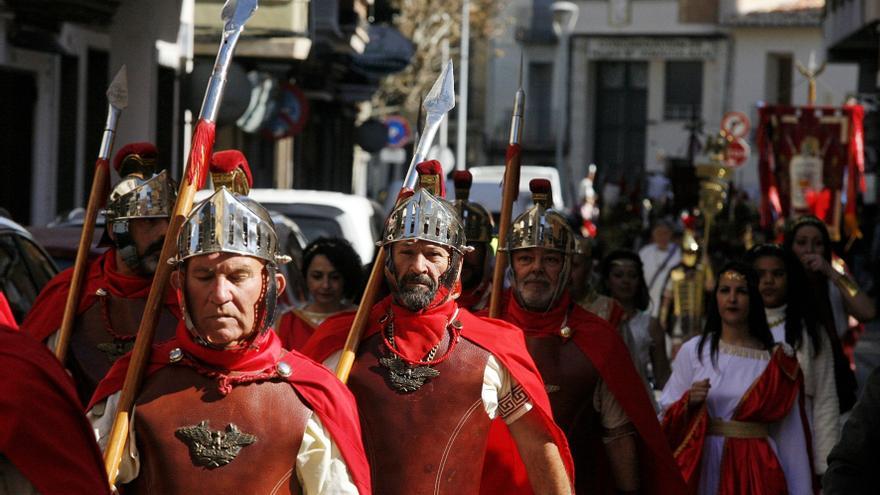 Más de un centenar de guardias romanos &#039;conquistan&#039; el centro de Vila-real