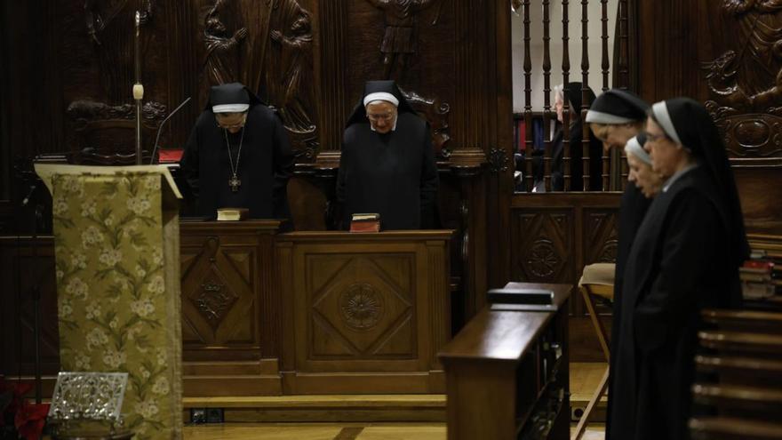 La calenda de las monjas Pelayas, valor seguro de la Nochebuena ovetense | LUISMA MURIAS