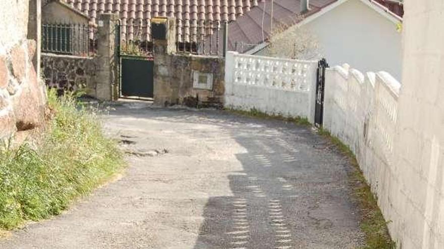 Estado del camino de Areacova, lleno de baches.  // Gonzalo N.