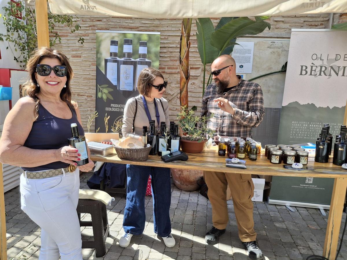 Uno de los expositores de la feria Olis de Diània