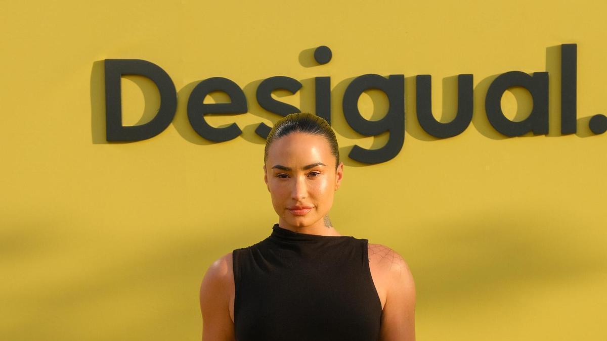 Images from the fashion show with which Desigual celebrated the 40th anniversary of its first store in Ibiza.