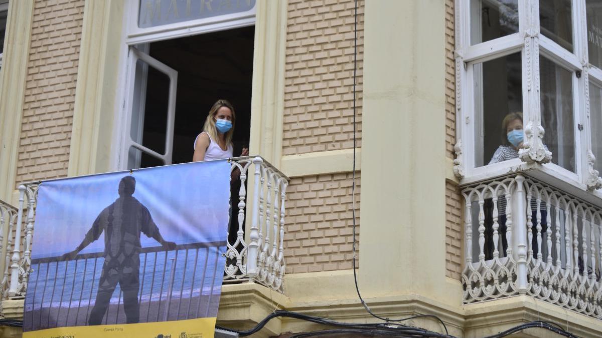 Los balcones del confinamiento se convierten en arte en Cartagena