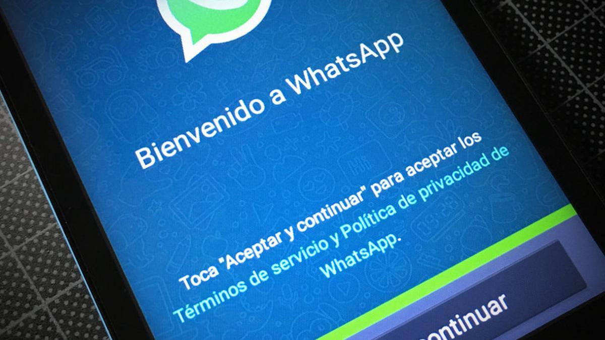 Mensaje de bienvenida a la aplicación de mensajería móvil Whatsapp.