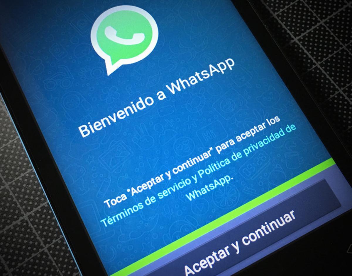 Mensaje de bienvenida a la aplicación de mensajería móvil Whatsapp.