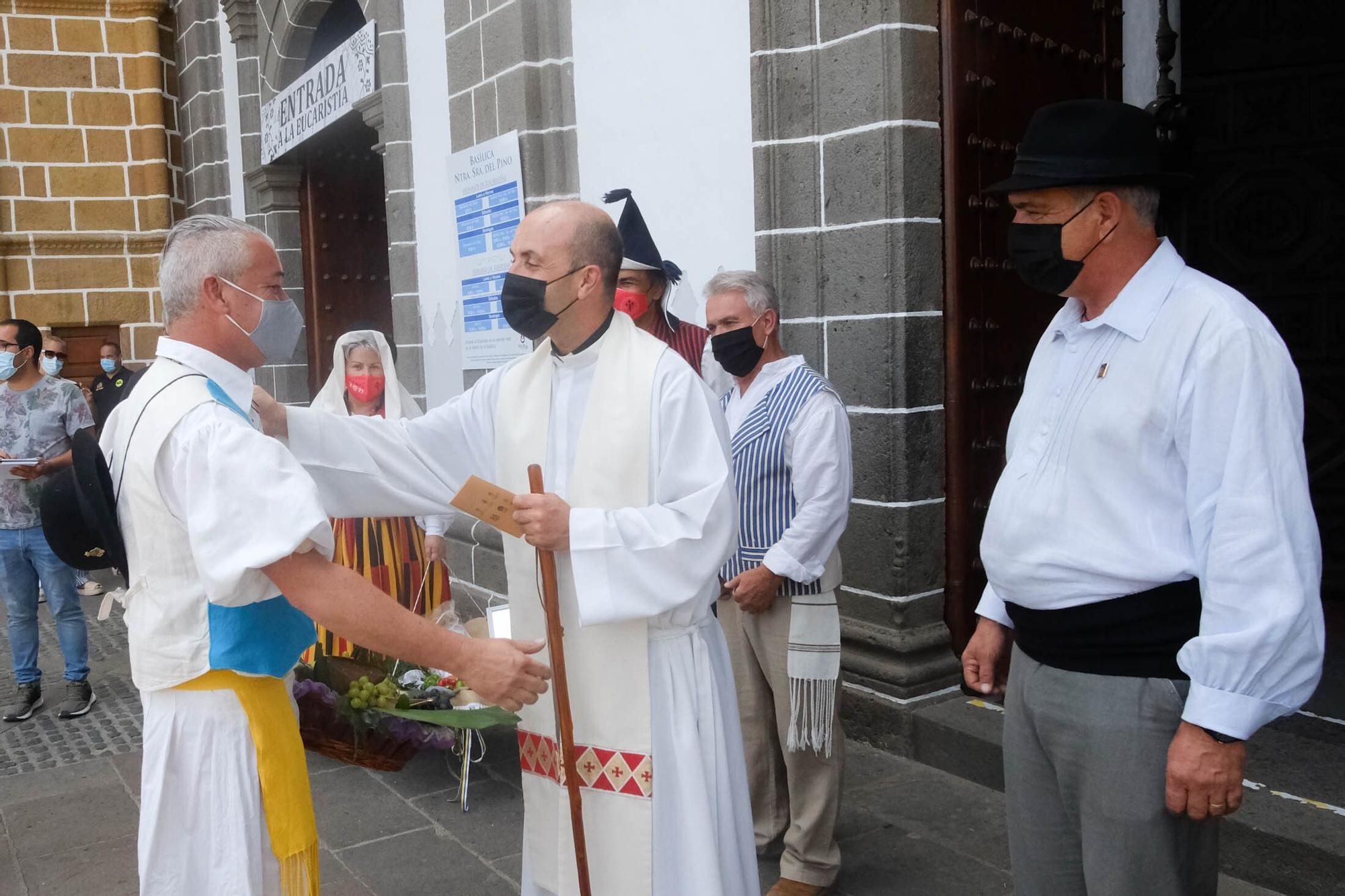 Ofrenda simbólica de los ayuntamientos de Gran Canaria a la Virgen del Pino (07/09/2021)