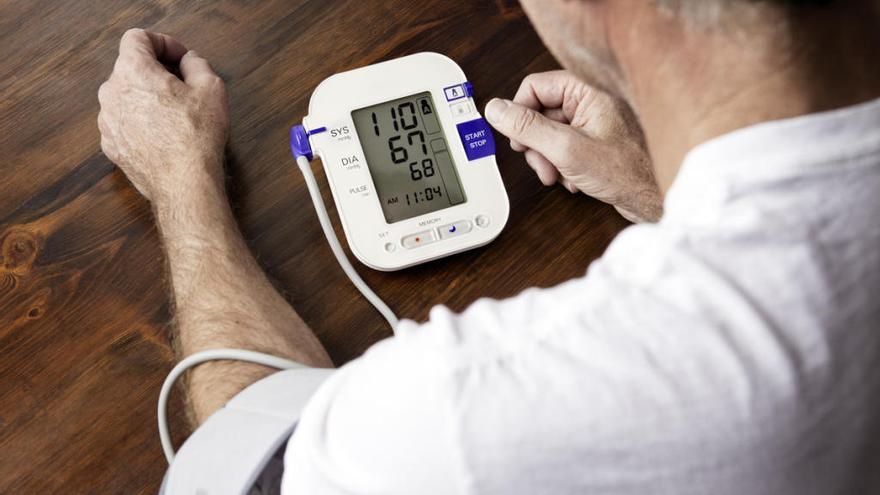 ¿Es recomendable controlarse la presión arterial en casa?