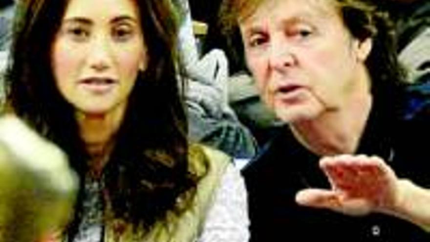 Paul McCartney : EL ARTISTA Y SU MUJER, VACACIONES EN EL CARIBE