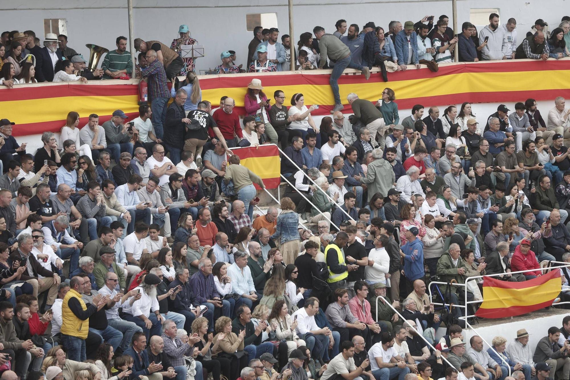 FOTOS | Lleno absoluto en la plaza de toros de Inca con los Miura
