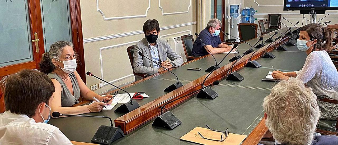 La reunión de la comisión interadministrativa en el ayuntamiento. | LEVANTE-EMV