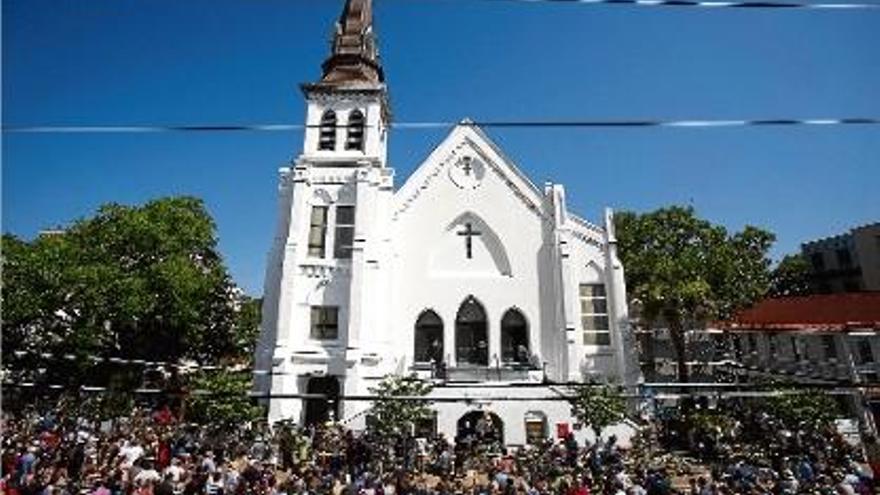 La històrica església metodista va congregar ahir centenars de persones.