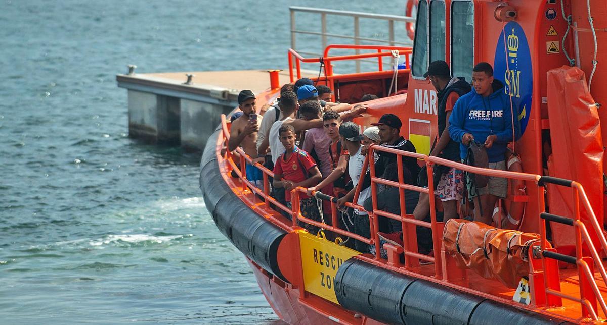 Llegada de inmigrantes a Lanzarote. | | JAVIER FUENTES FIGUEROA / EFE